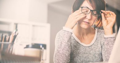Me, myself and eye: 5 common behaviors that could be hurting your eyes